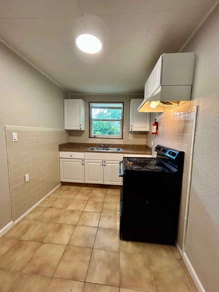 444 E Tillman Ave #5 - Photo 5 of 10