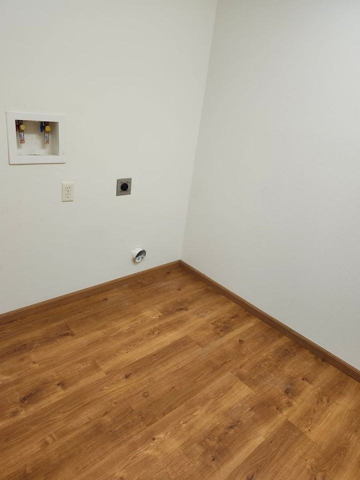 Woodfield Village I - Photo 4 of 13