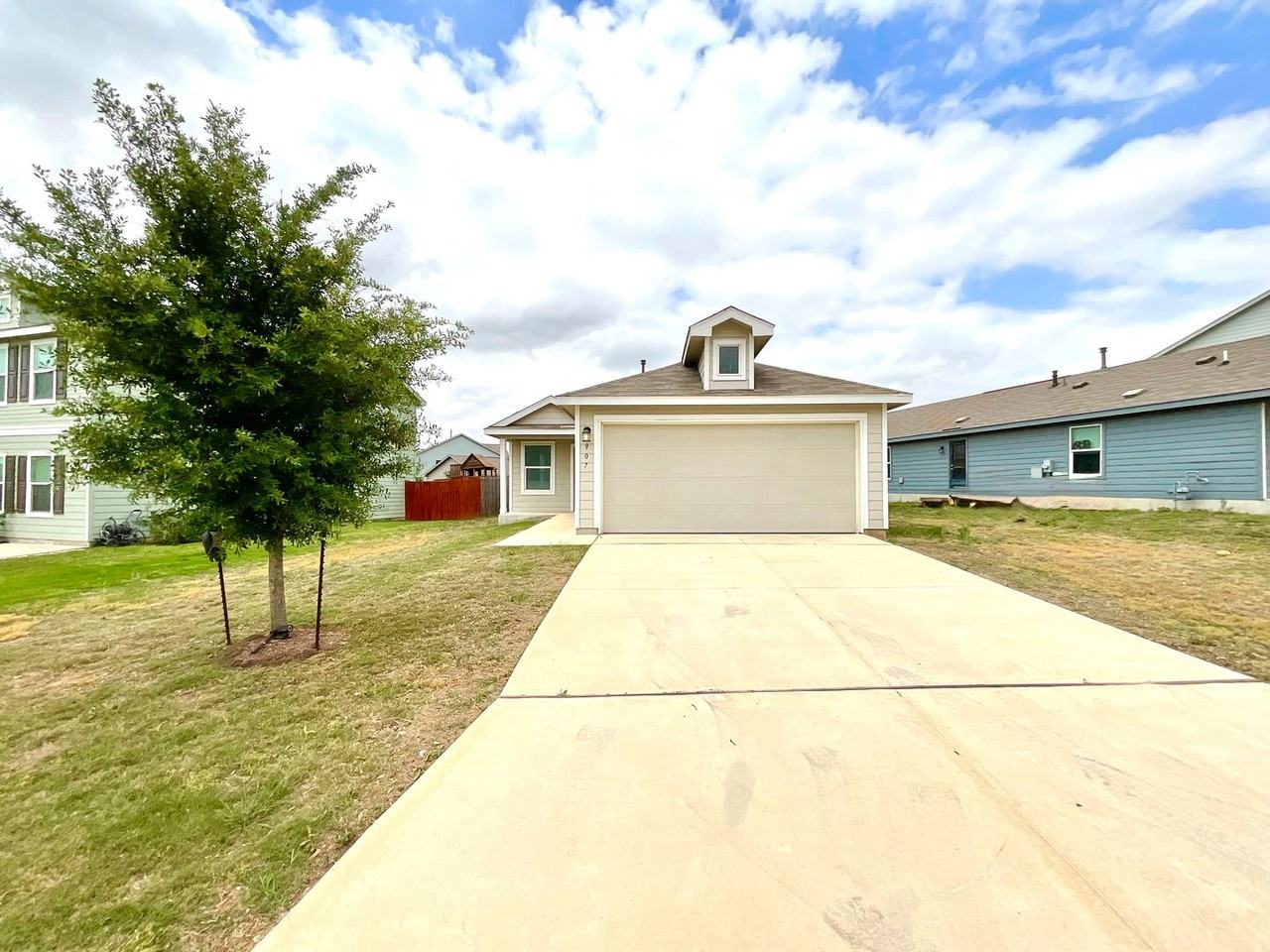 907 Cook Bnd - Photo 2 of 27