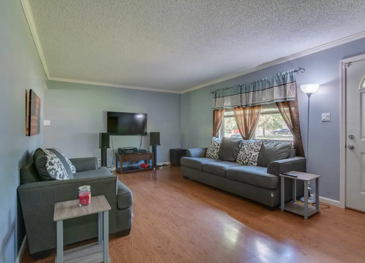 3329 Sw Kiowa St - Photo 3 of 18