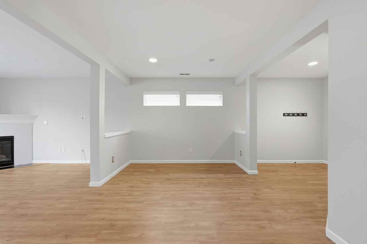 1229 92nd Ave Ne - Photo 4 of 21