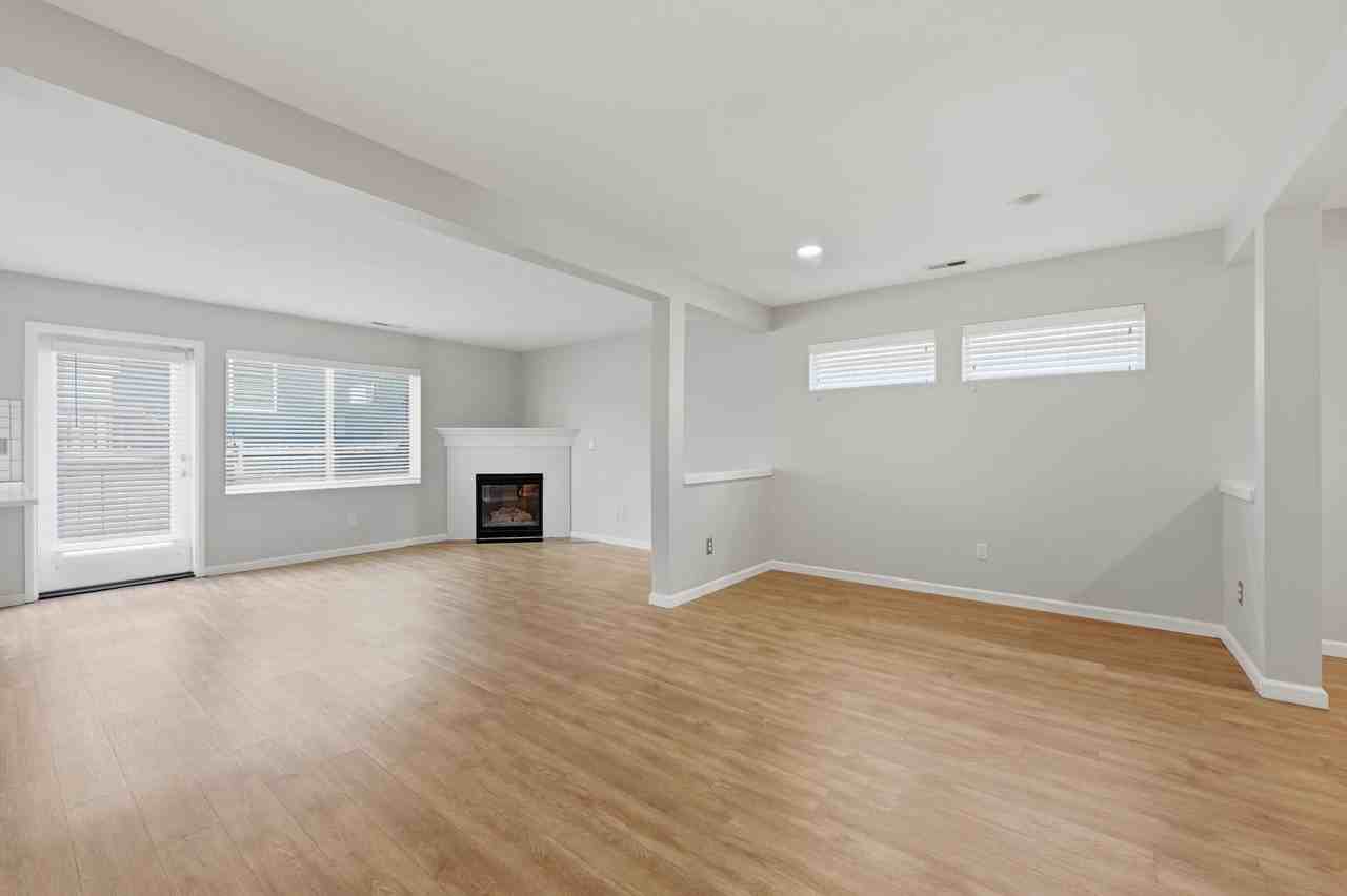 1229 92nd Ave Ne - Photo 5 of 21