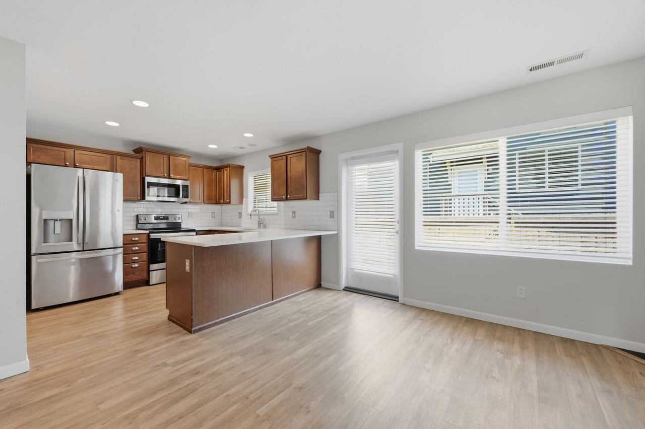 1229 92nd Ave Ne - Photo 7 of 21