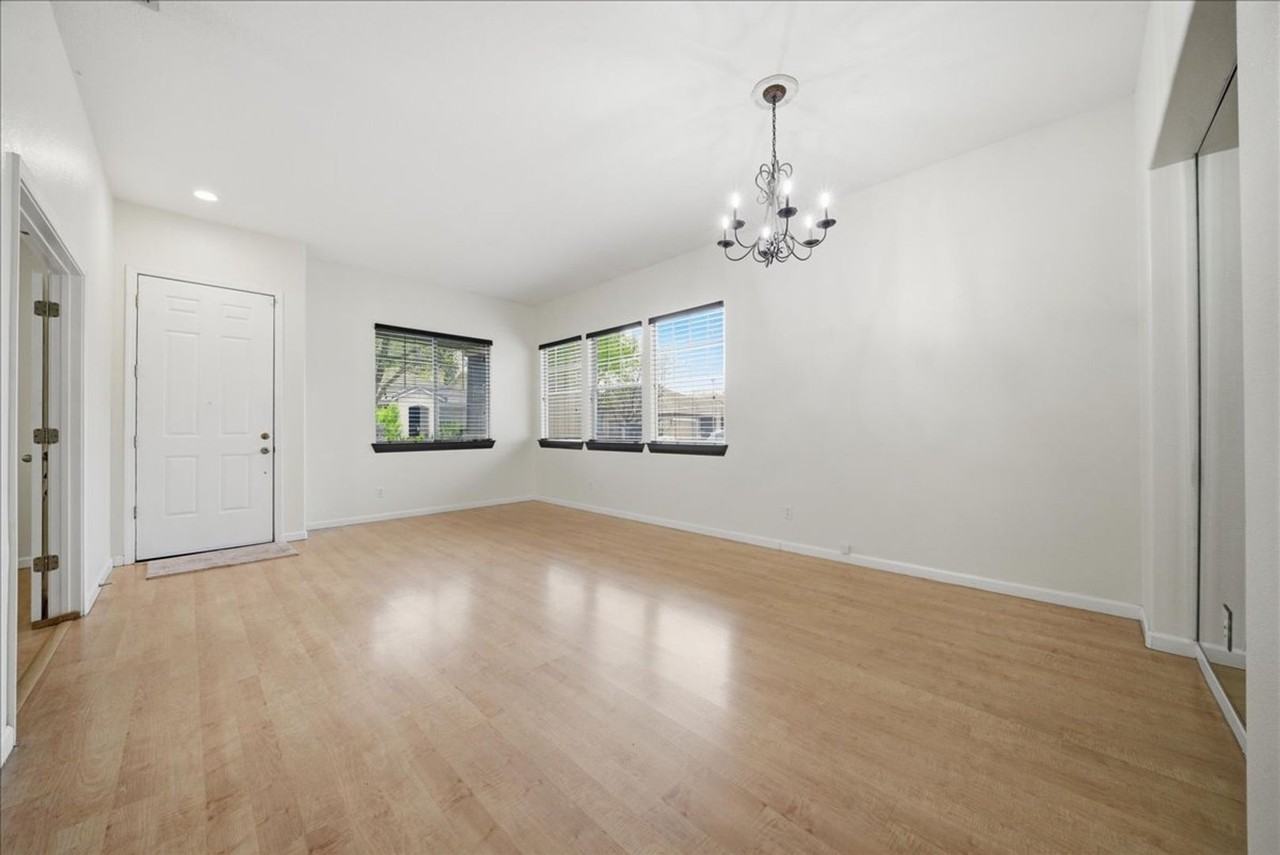 3618 Anthea St - Photo 4 of 21