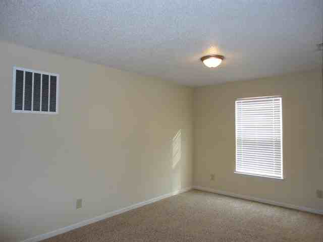 985 Brookstone Dr - Photo 2 of 22
