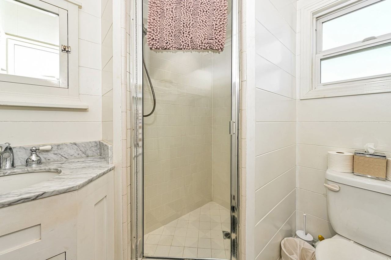 545 21st St - Photo 7 of 18
