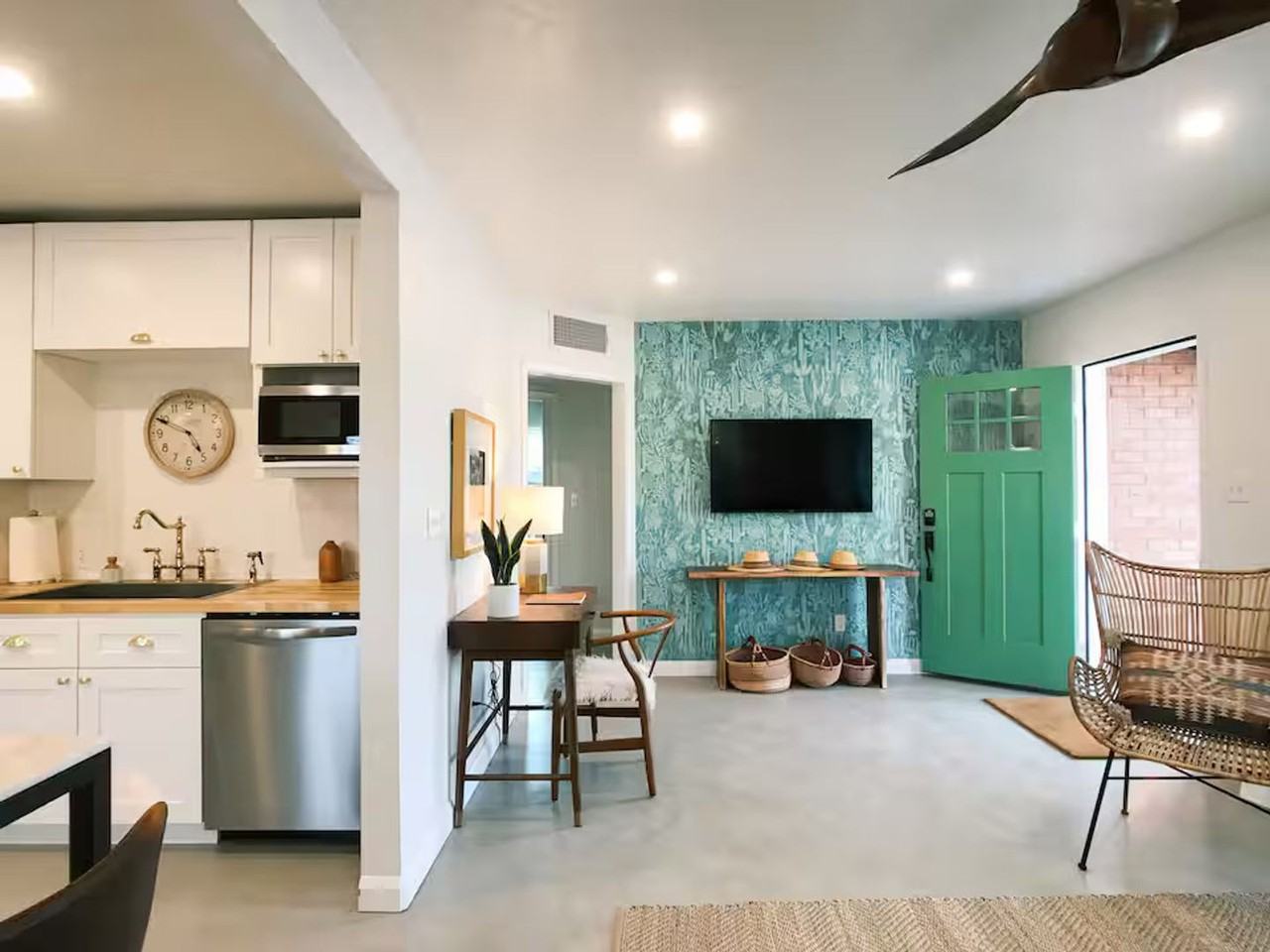 1402 E Roger Rd - Photo 3 of 32