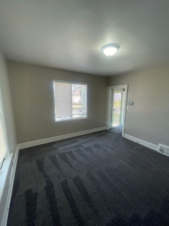 4661-4661A N 38th St. (Duplex) - Photo 4 of 16