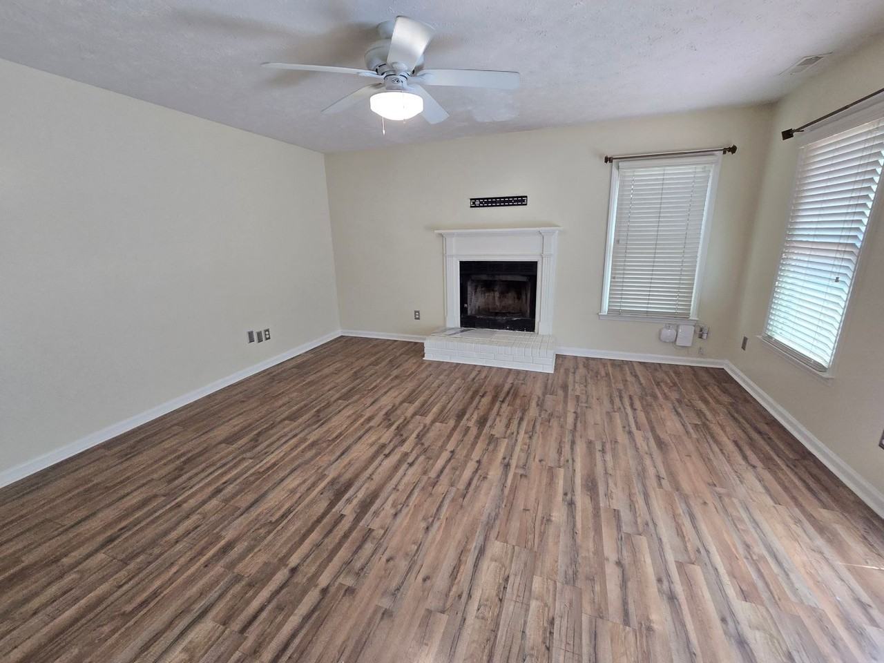 472 Brandermill Rd - Photo 2 of 6