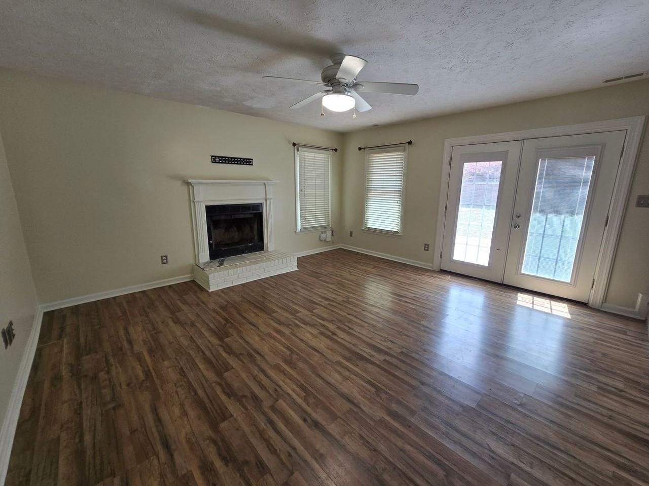 472 Brandermill Rd - Photo 3 of 6