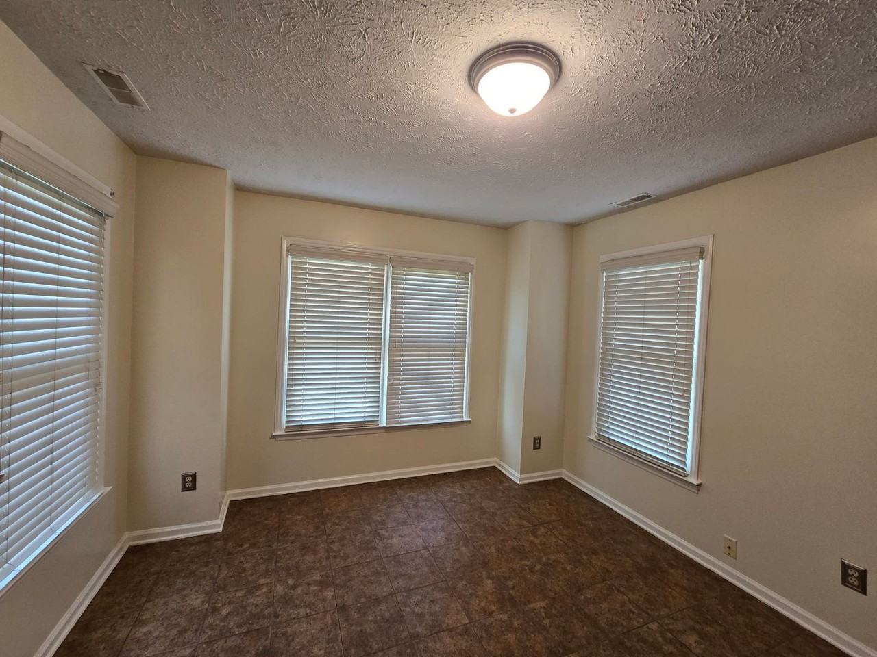 472 Brandermill Rd - Photo 4 of 6