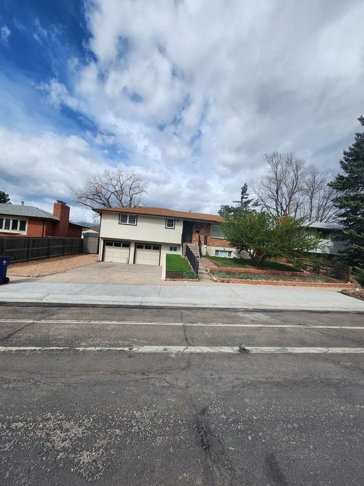 2108 N Chelton Rd - Photo 2 of 17