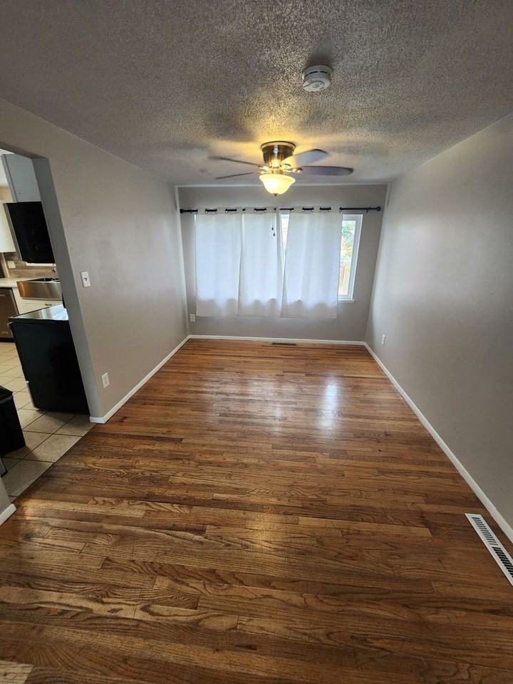 2108 N Chelton Rd - Photo 4 of 17