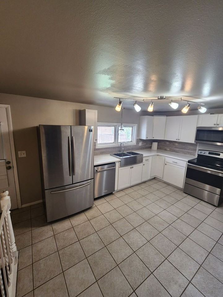 2108 N Chelton Rd - Photo 5 of 17