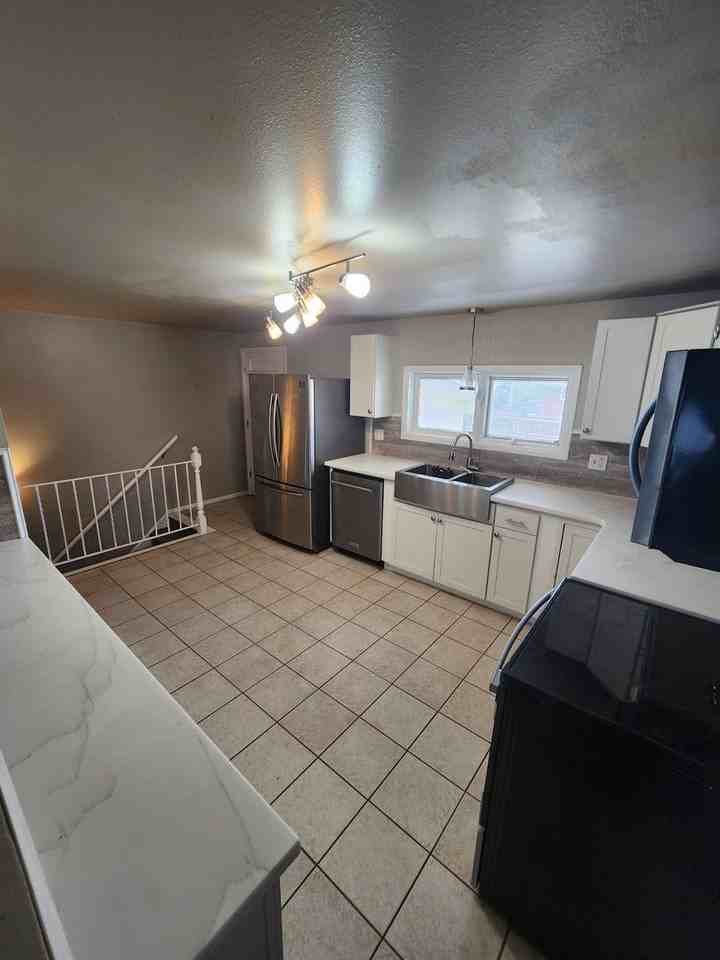 2108 N Chelton Rd - Photo 6 of 17