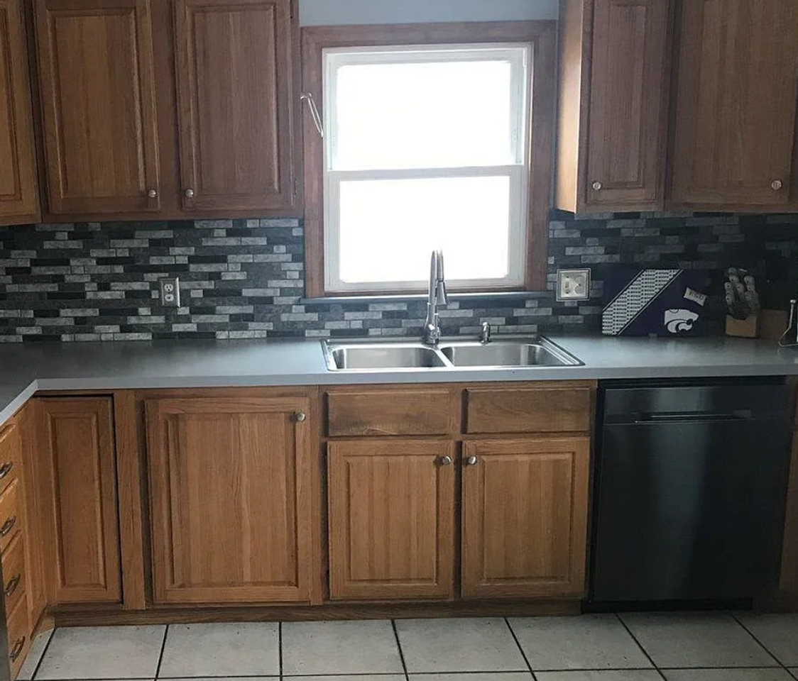 3520 Sw Brendan Ave - Photo 5 of 9