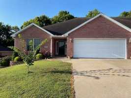 featured image of 2843 Lynwood Hills Dr
