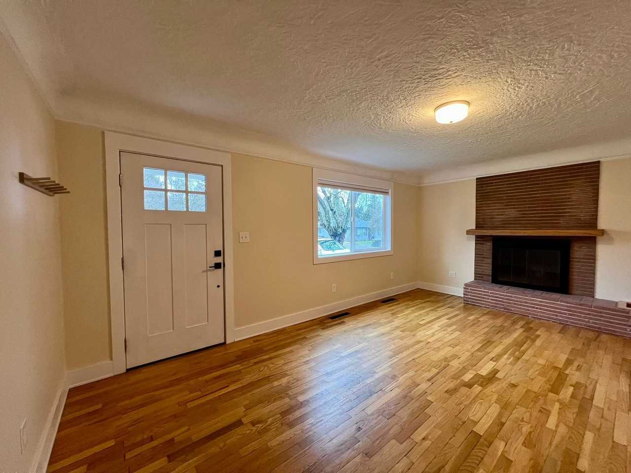 3402 Pear St Se - Photo 3 of 23