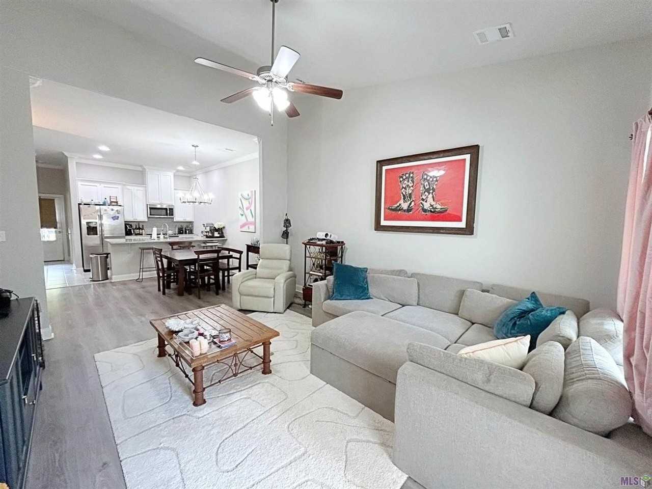 8114 Stonelake Ave - Photo 3 of 12