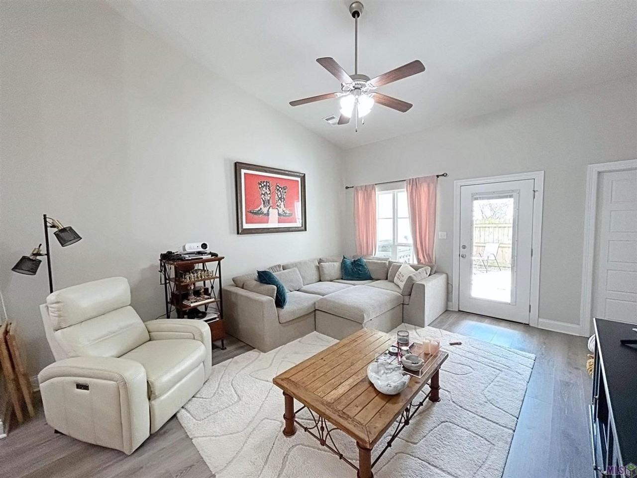 8114 Stonelake Ave - Photo 4 of 12