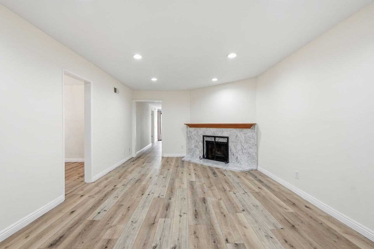 24209 Ward St - Photo 7 of 37