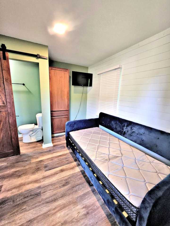 4321 Arlington Ct Nw - Photo 5 of 10