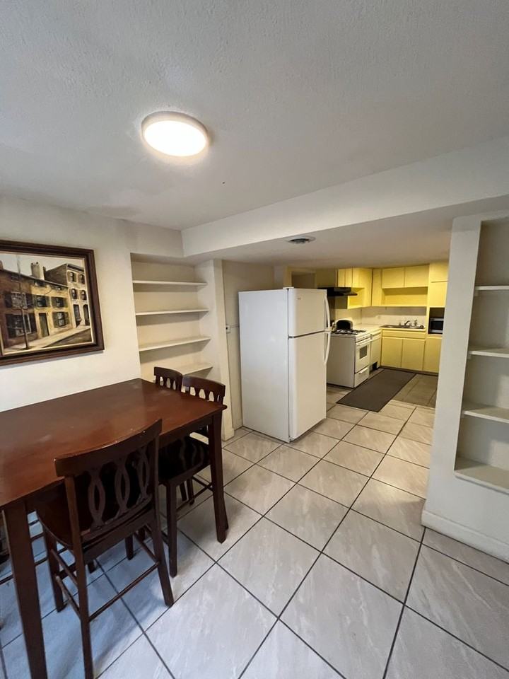 664 W Whillock St - Photo 2 of 9