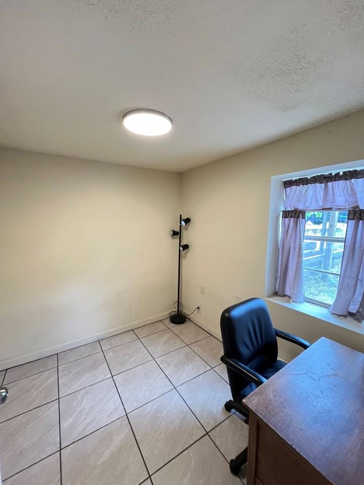 664 W Whillock St - Photo 7 of 9