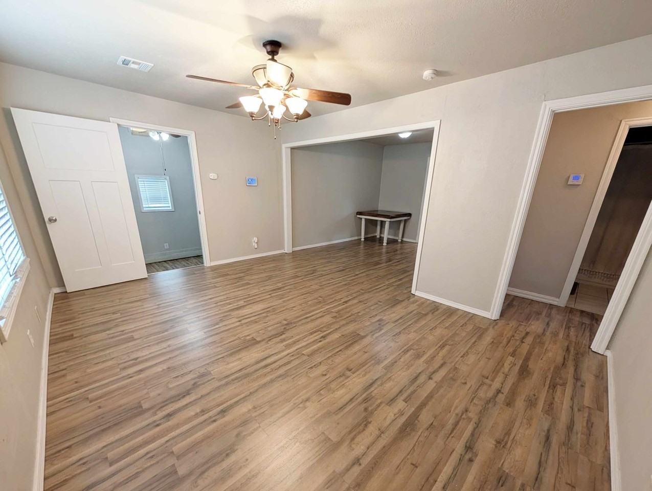 217 E Douglas Dr - Photo 2 of 15