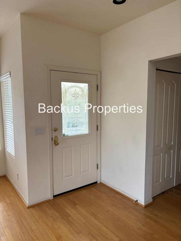 19366 Acclaim Dr - Photo 3 of 30