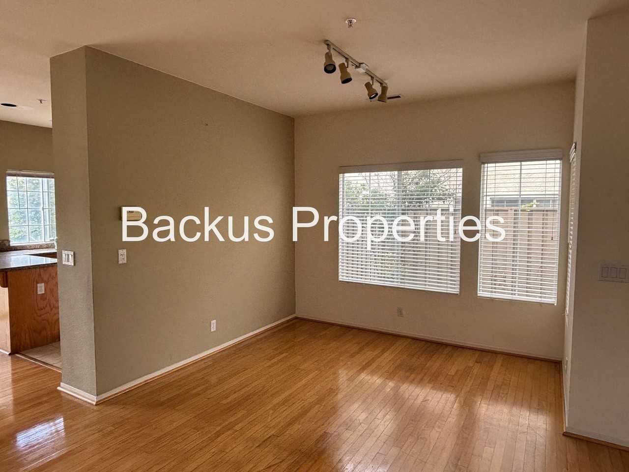 19366 Acclaim Dr - Photo 4 of 30