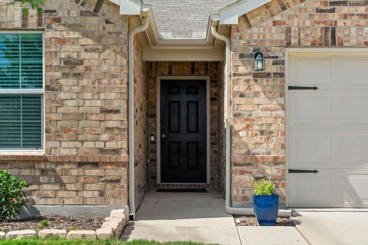 1413 Vernon Dr - Photo 2 of 28