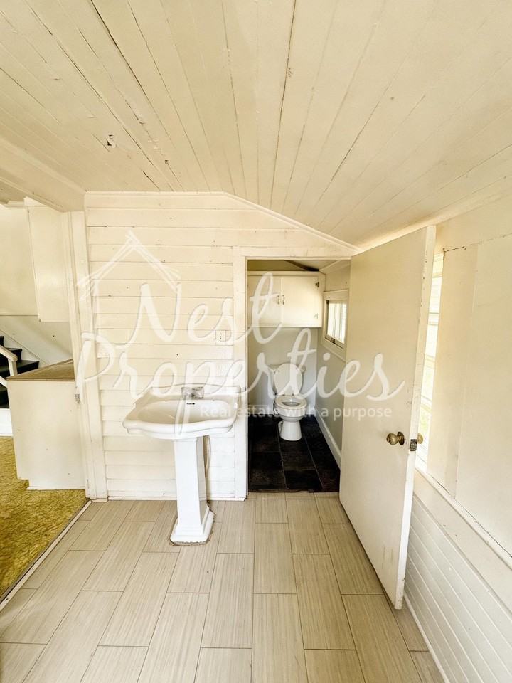 625 Oneal St #1 - Photo 5 of 6