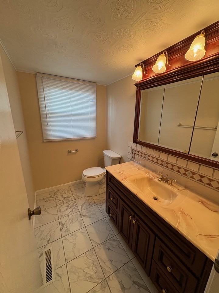 4802 East Baker Woods Court #1 - Photo 5 of 10