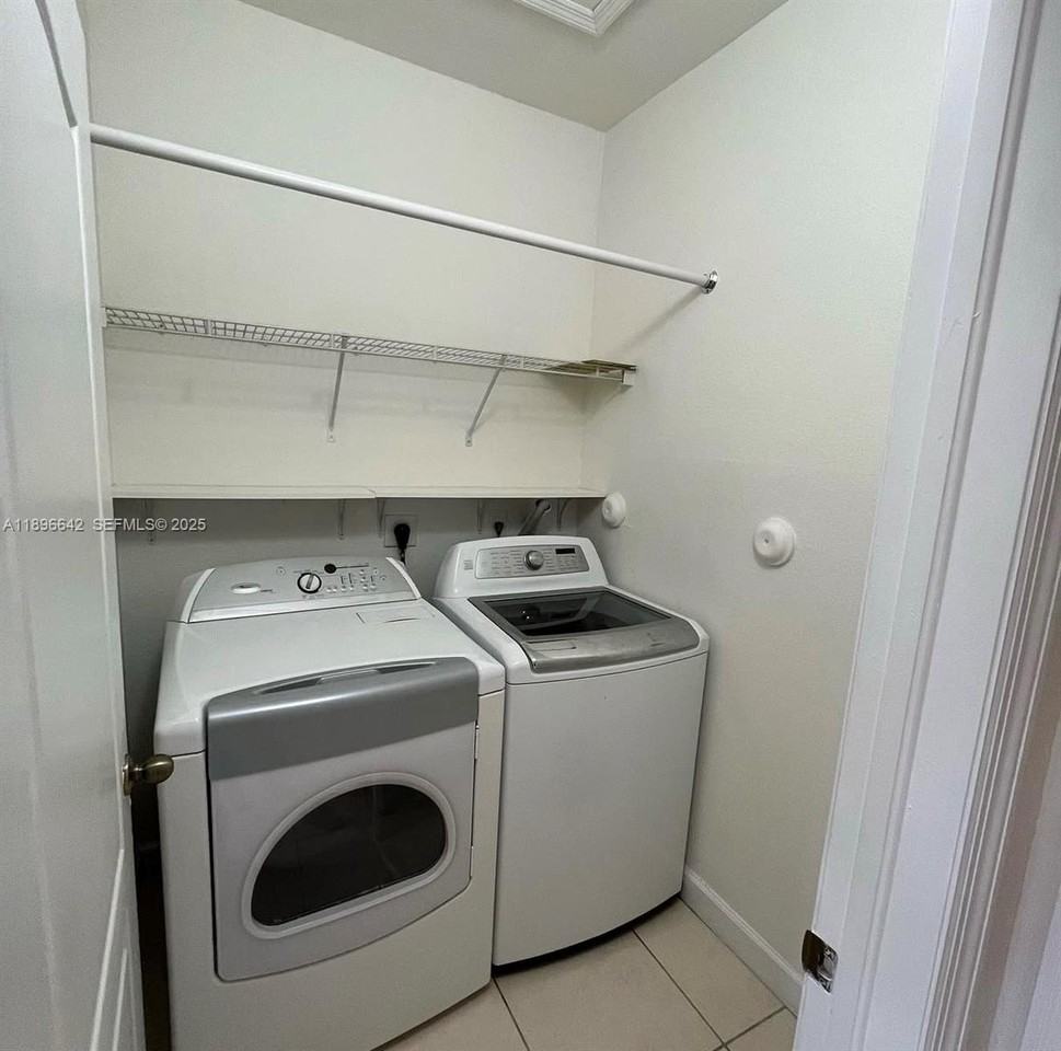 14905 Southwest 8th Terrace #n - Photo 6 of 9