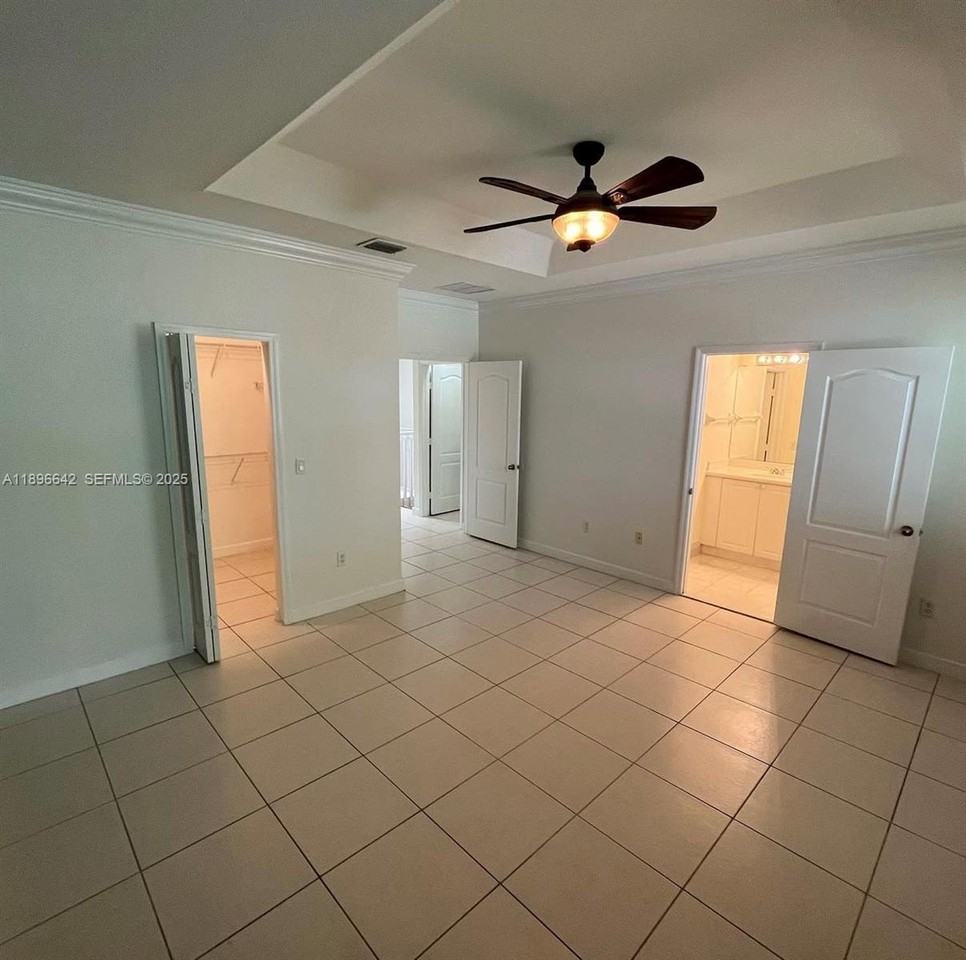 14905 Southwest 8th Terrace #n - Photo 7 of 9
