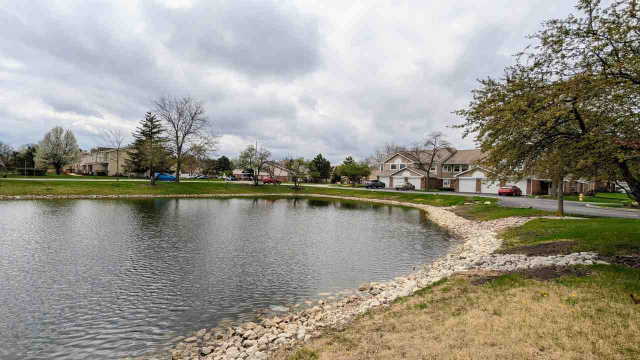 310 W Happfield Dr #12 - Photo 2 of 16