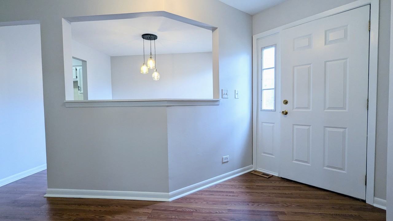 310 W Happfield Dr #12 - Photo 3 of 16