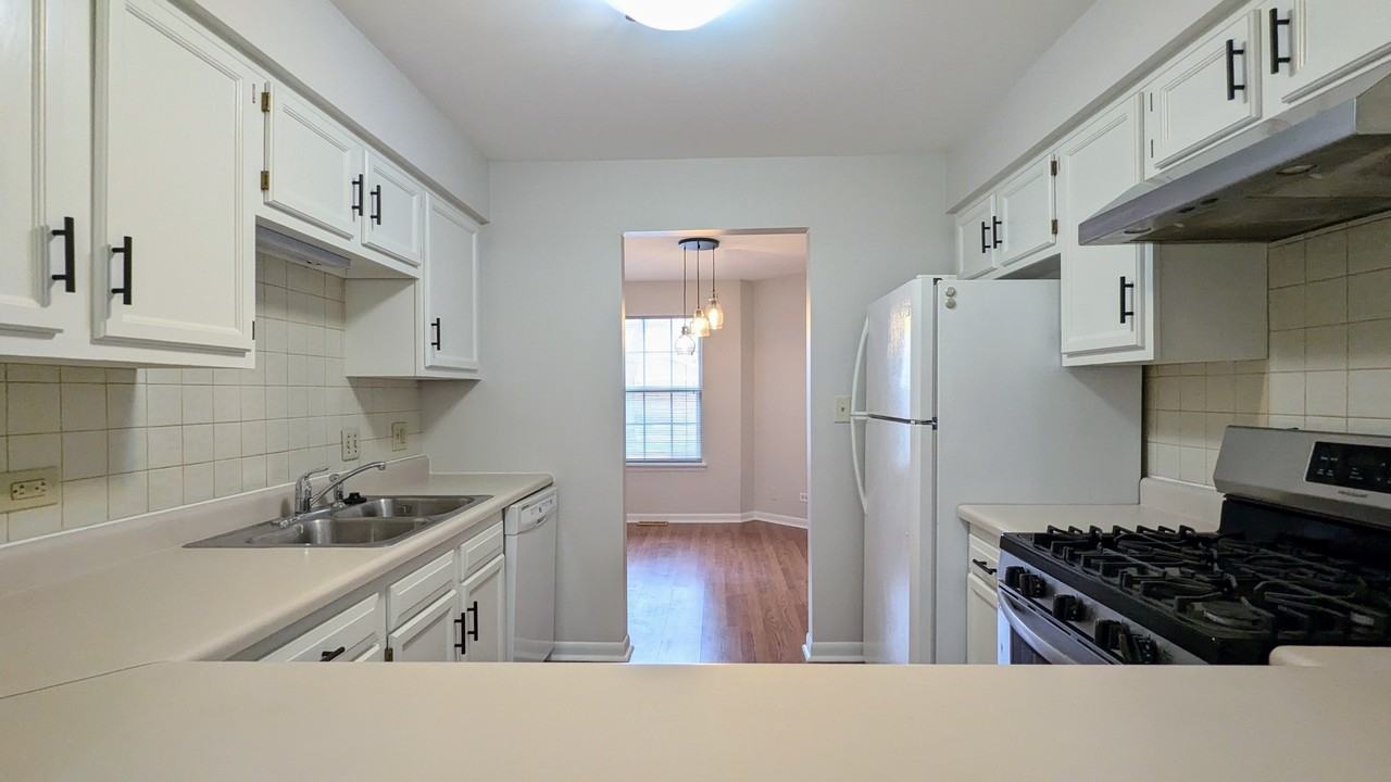 310 W Happfield Dr #12 - Photo 5 of 16