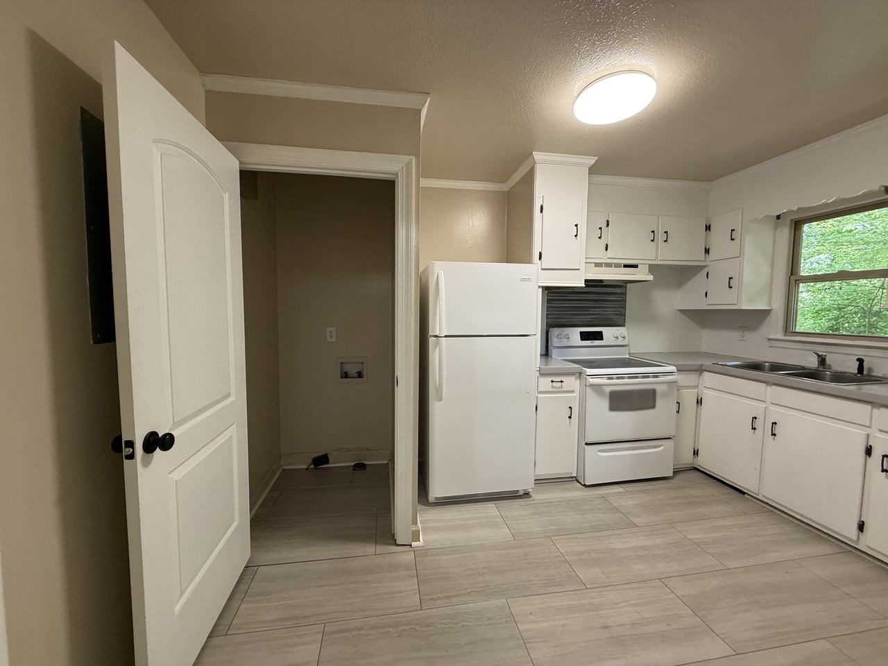 323 Raeford Ave #323 - Photo 5 of 11