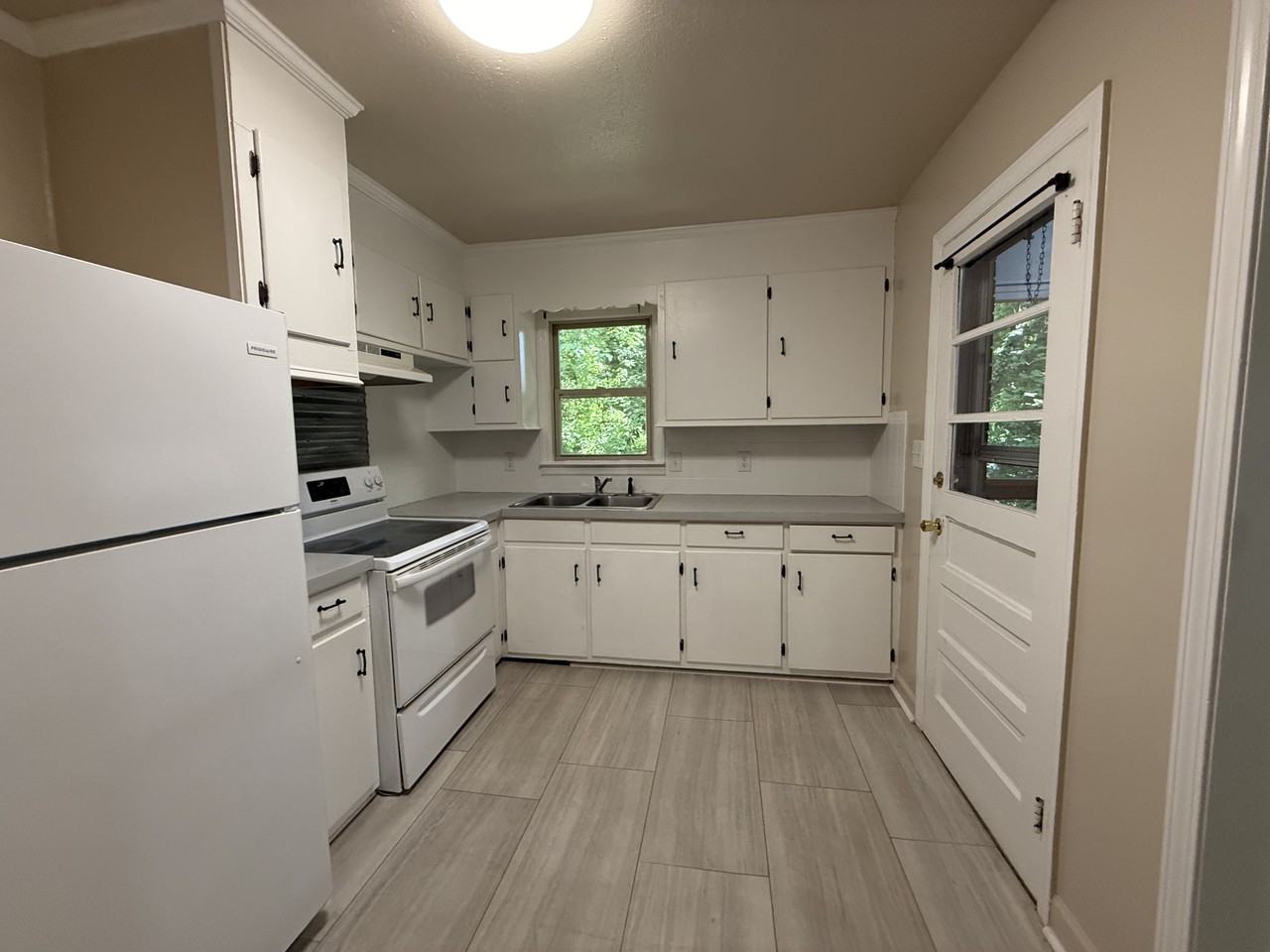 323 Raeford Ave #323 - Photo 6 of 11