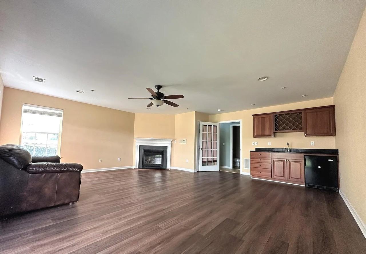 1901 Blue Heron Dr #1 - Photo 7 of 10