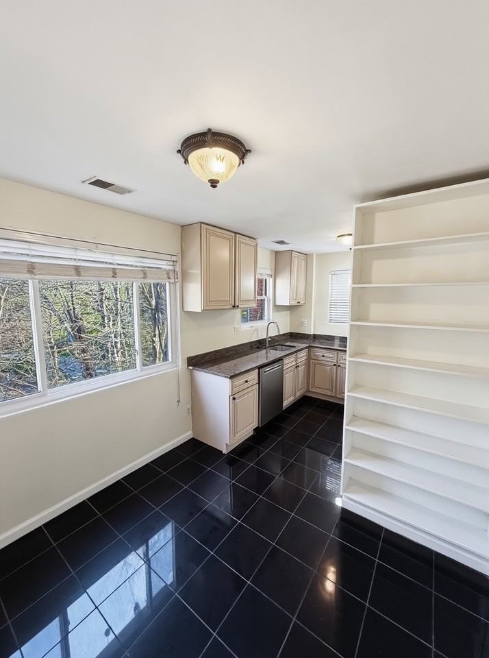 8316 Roanoke AvenueUnit 3 #3 - Photo 3 of 9