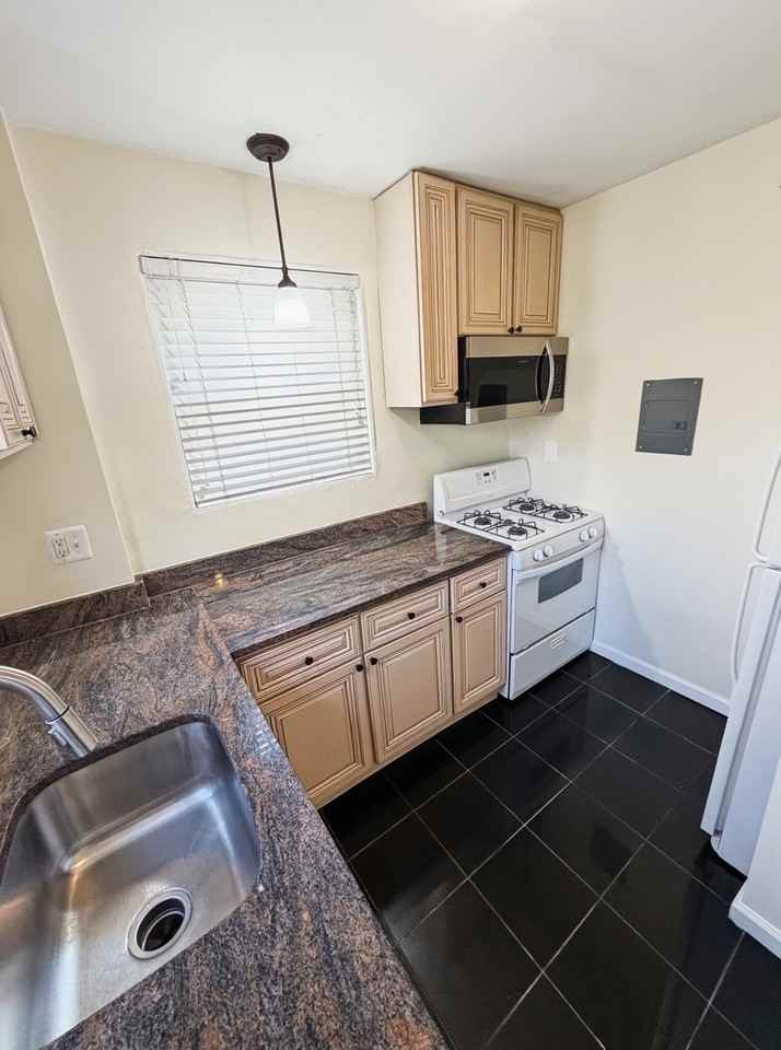 8316 Roanoke AvenueUnit 3 #3 - Photo 4 of 9