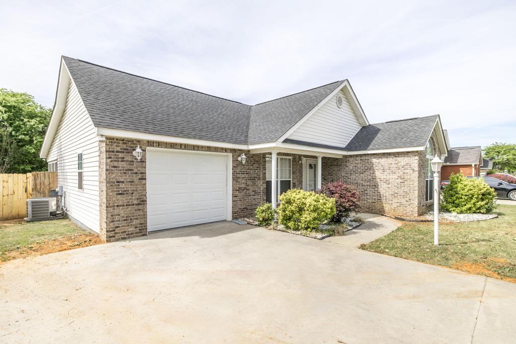 205 Wembley Dr #1 - Photo 2 of 30