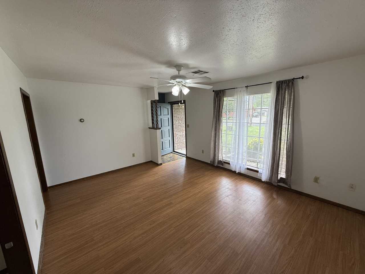 424 N Hillcrest St #1 - Photo 2 of 9