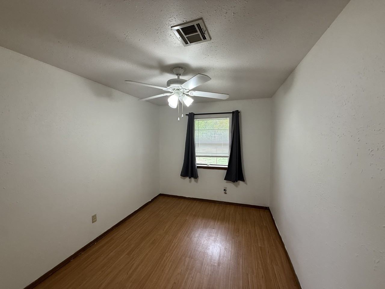 424 N Hillcrest St #1 - Photo 5 of 9