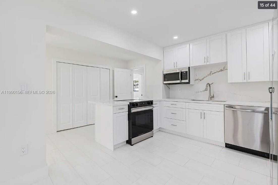 865 West 72nd Place #865 - Photo 5 of 24