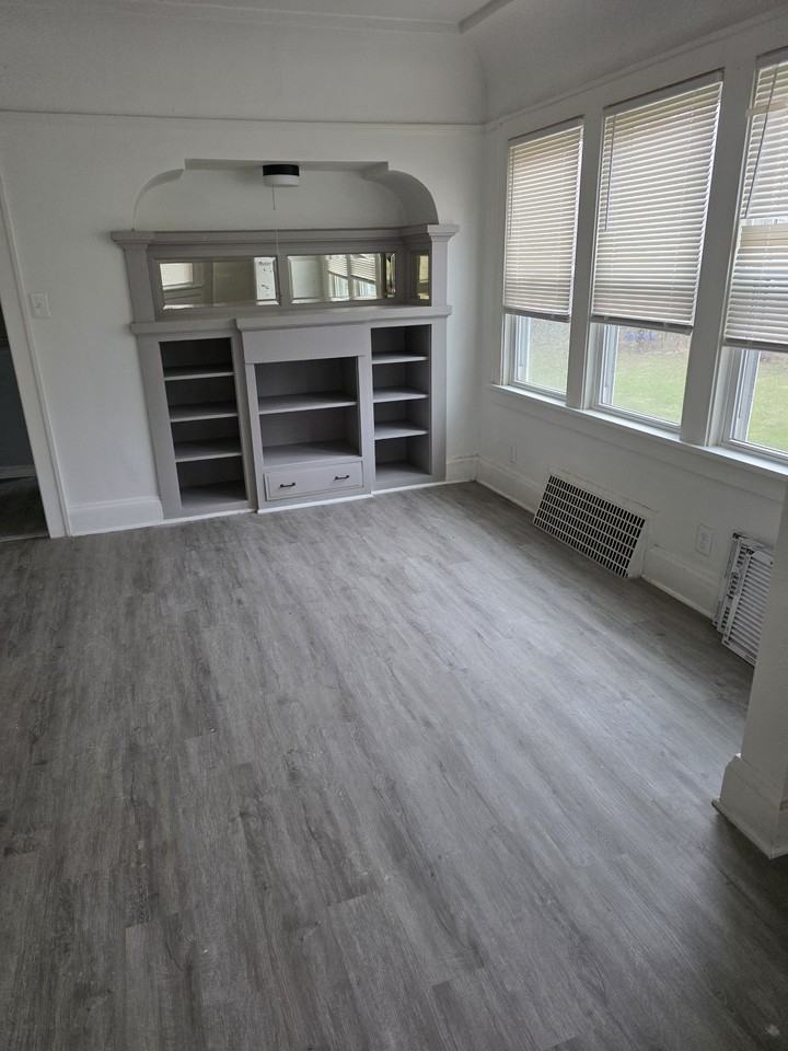 3222 W Fairmount Ave #1 - Photo 2 of 11