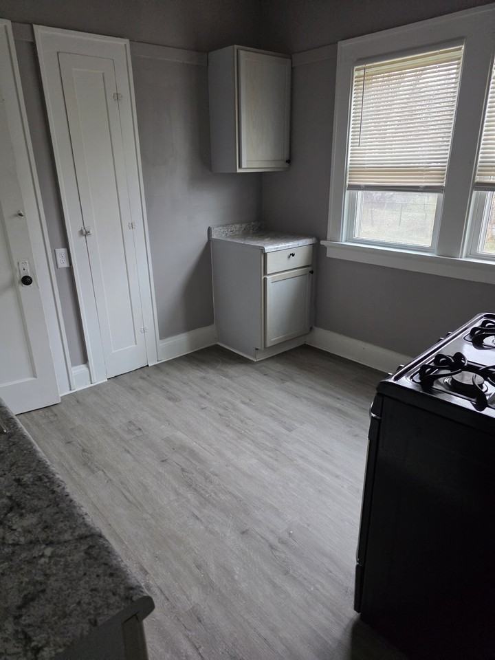 3222 W Fairmount Ave #1 - Photo 4 of 11